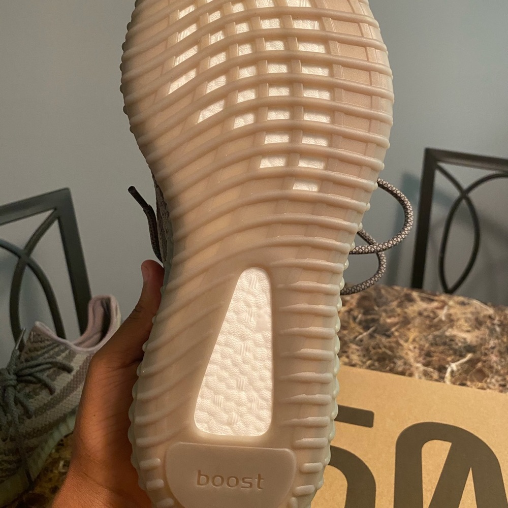 Adidas Yeezy 350 Beluga V1 - Picture 4 of 8